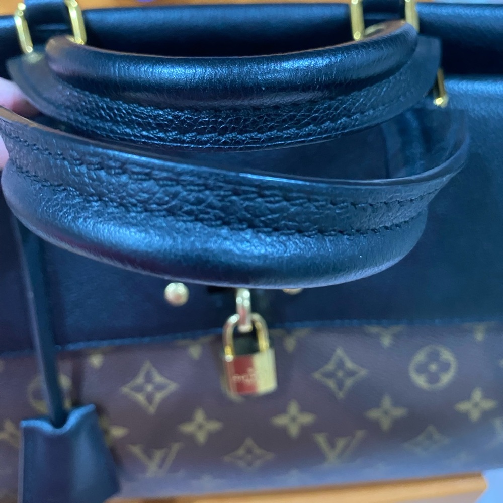 Louis Vuitton Venus Shoulder Bag - Picture 11 of 16